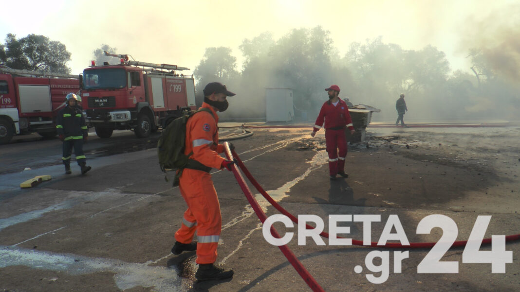 Κρήτη: Μεγάλες ζημιές στην αποθήκη από τη φωτιά (εικόνες)