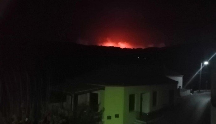Κρήτη: Ολονύχτια μάχη με τις φλόγες (εικόνες)