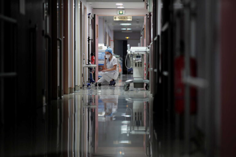 Γαλλία – κορωνοϊός: Τα νοσοκομεία προετοιμάζονται για το νέο κύμα