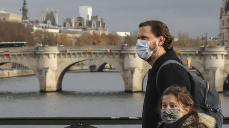 Γαλλία-κορωνοϊός: Μείωση σε κρούσματα- Άρχισαν οι εμβολιασμοί με εμβόλιο AstraZeneca