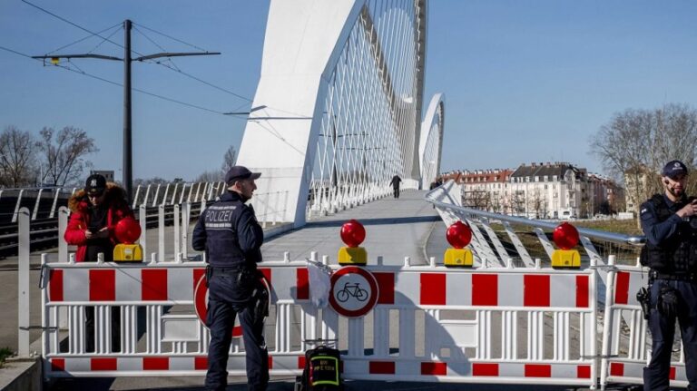 Κομισιόν: Ζητά εξηγήσεις από έξι χώρες για «δυσανάλογους περιορισμούς» στις μετακινήσεις