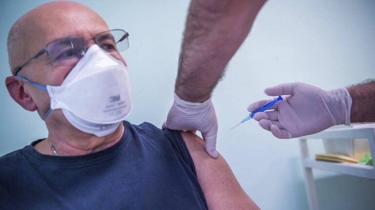 Sputnik-V: Η Αίγυπτος ενέκρινε τη χρήση του