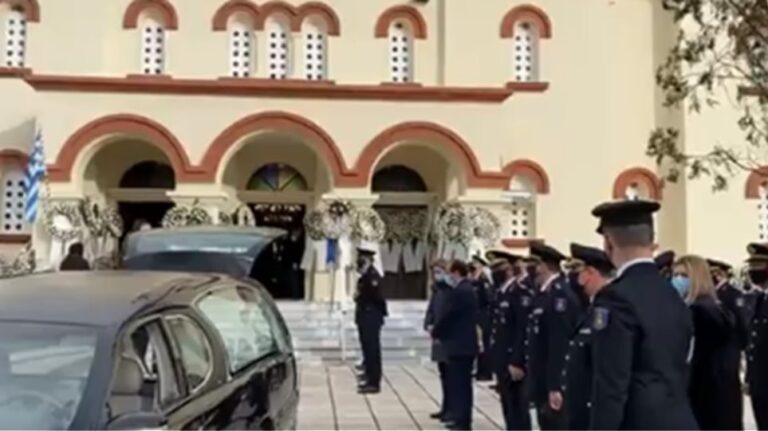 Με τιμές ήρωα η κηδεία του αδικοχαμένου αρχιπυροσβέστη