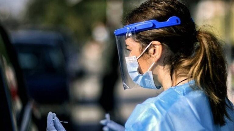 Κορωνοϊός: Τρία νέα κρούσματα της νοτιοαφρικανικής μετάλλαξης