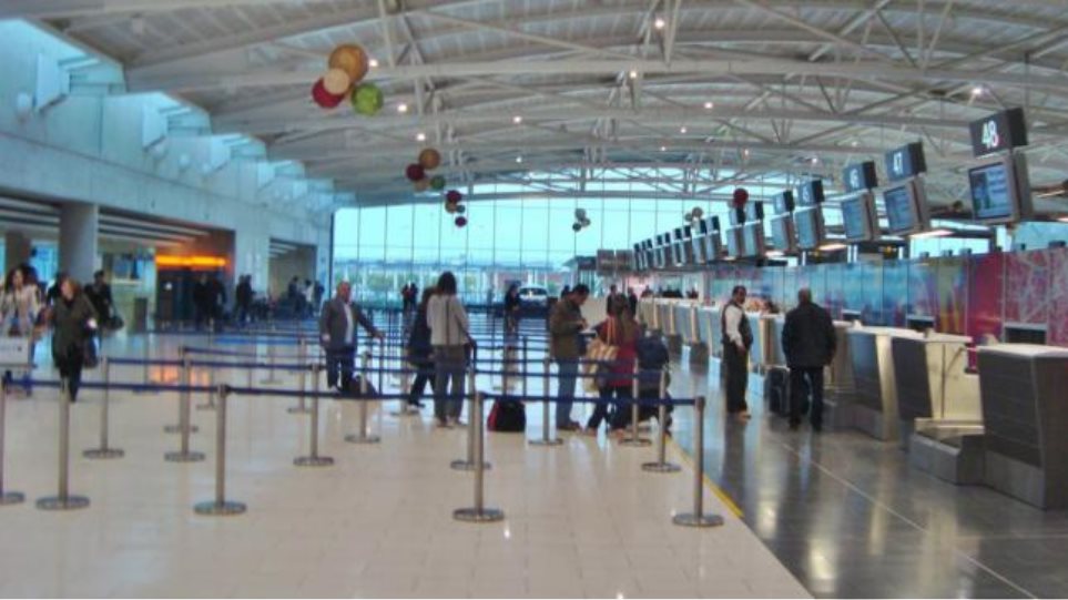 Κύπρος: Καραντίνα 72 ωρών και τεστ μετά την άφιξη για όλους τους επιβάτες
