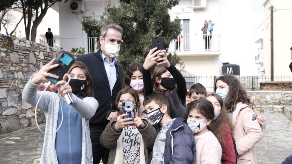 Η μαντινάδα που άκουσε ο Μητσοτάκης στην ακριτική Θύμαινα