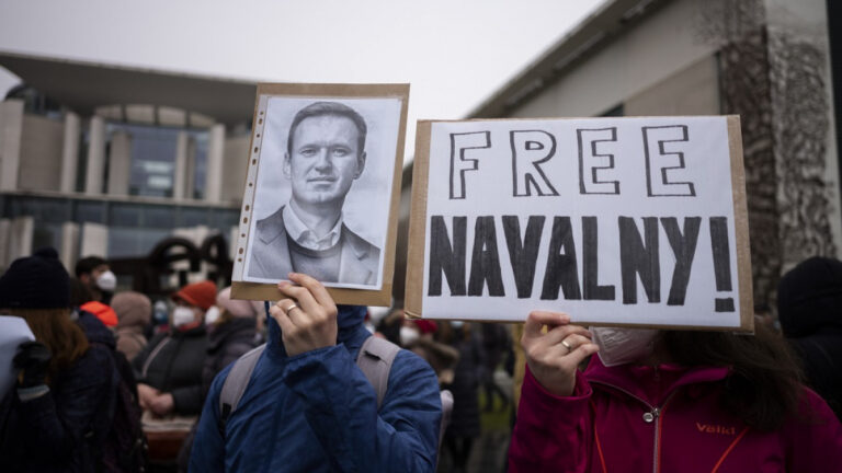 Η Μόσχα εξέδωσε διεθνές ένταλμα σύλληψης κατά συμμάχου του Ναβάλνι