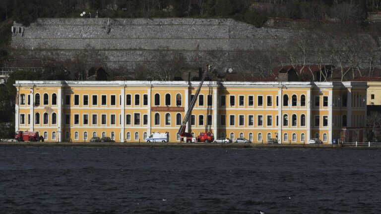 Τουρκία: Μπλόκο στις άδειες εργασίας Γάλλων καθηγητών – Ανακοίνωση Γάλλων και Τούρκων ακαδημαϊκών