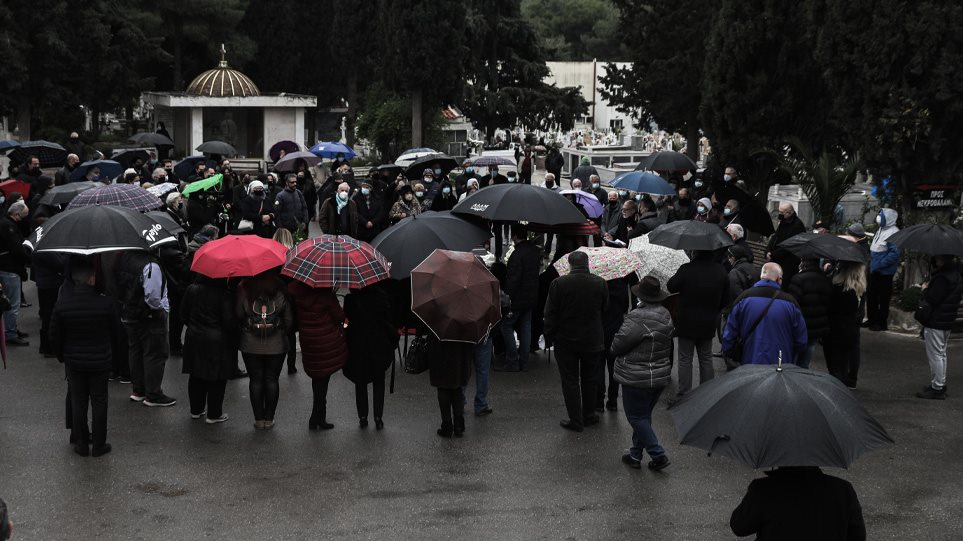 Αντώνης Καλογιάννης: Στο νεκροταφείο Καισαριανής το «τελευταίο αντίο»