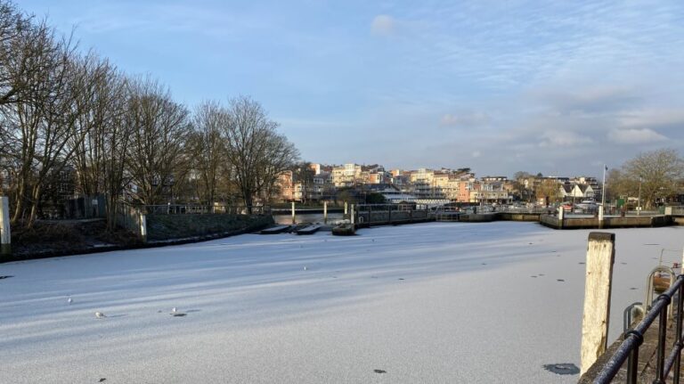 Βρετανία: Πάγωσε ο Τάμεσης για πρώτη φορά μετά από 60 χρόνια (εικόνες)