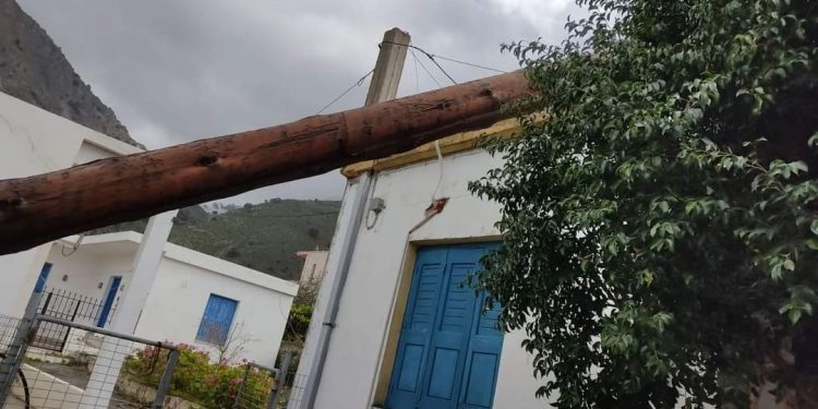 Κακοκαιρία «Μήδεια»: Κολώνα έπεσε πάνω σε σπίτι στην Κρήτη – Χωρίς ρεύμα περιοχές
