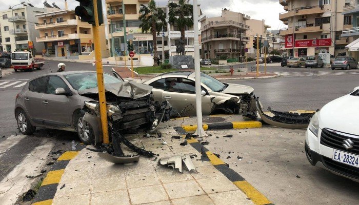 troxeo-3 Κρήτη: Στο νοσοκομείο ένα άτομο μετά από τροχαίο (εικόνες – βίντεο)