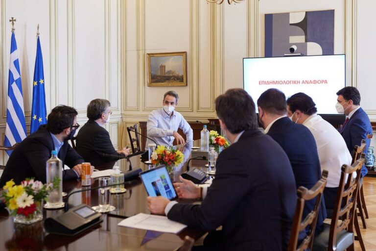 Κορωνοϊός: Το παρασκήνιο της απόφασης για καθολικό lockdown στην Αττική – Οι δραματικοί τόνοι Τσιόδρα