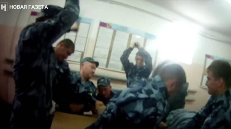 Ρωσία: Σοκάρουν νέα βίντεο με βασανιστήρια στις φυλακές του Γιαροσλάβλ