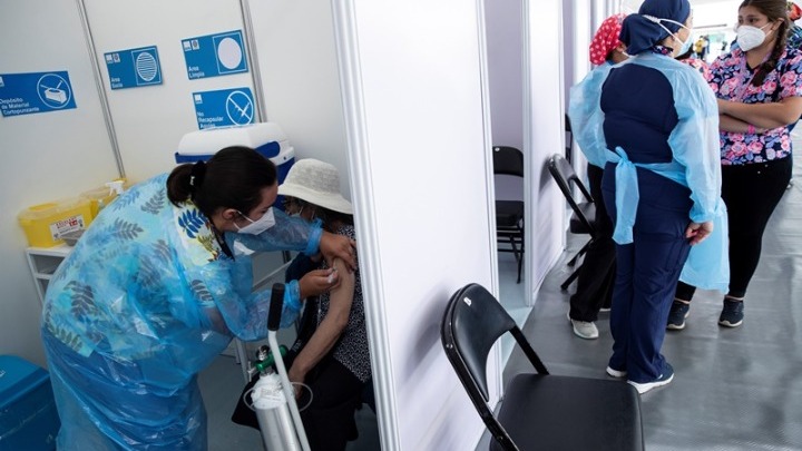 Χιλή: 140.000 άνθρωποι εμβολιάστηκαν για τον κορωνοϊό μέσα σε μια ημέρα