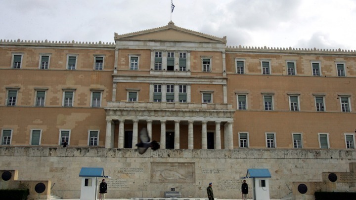 Κατατίθεται η τροπολογία για την άμεση καταβολή του ποσού της εθνικής σύνταξης