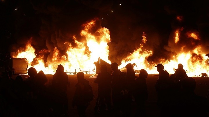 Τέσσερις συλλήψεις στην Καταλονία στα επεισόδια μετά τη φυλάκιση του ράπερ Πάμπλο Χασέλ