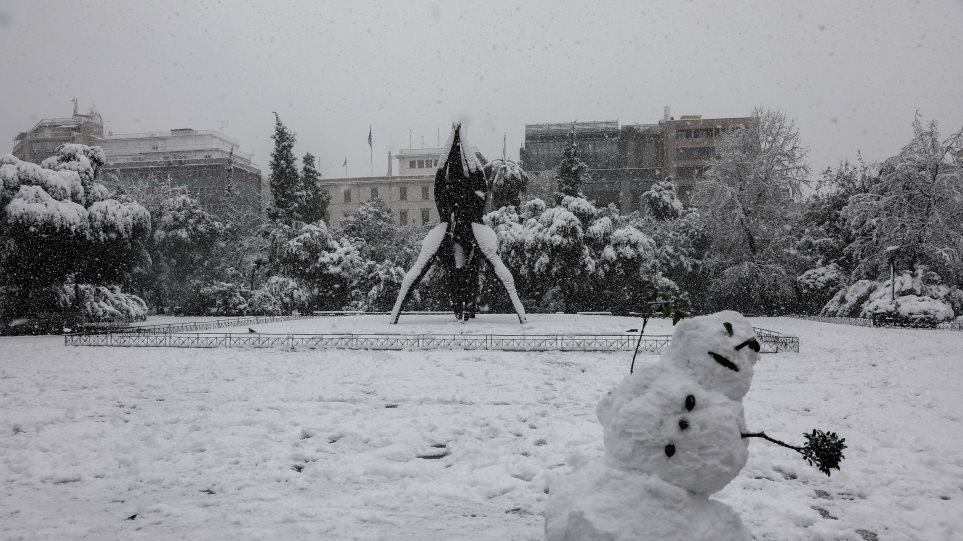 Κακοκαιρία «Μήδεια»: Τι ισχύει για τους εργαζόμενους που δεν μπορούν να πάνε στη δουλειά λόγω χιονιού