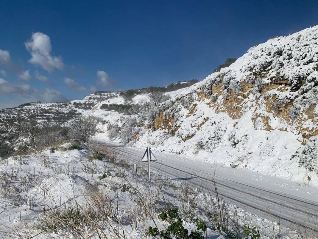 Με αλυσίδες η κίνηση στο δρόμο Ηράκλειο – Μεσαρά