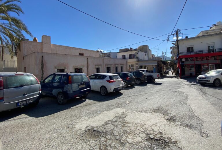 Ηράκλειο: Η πλατεία αλλάζει όψη (εικόνες)