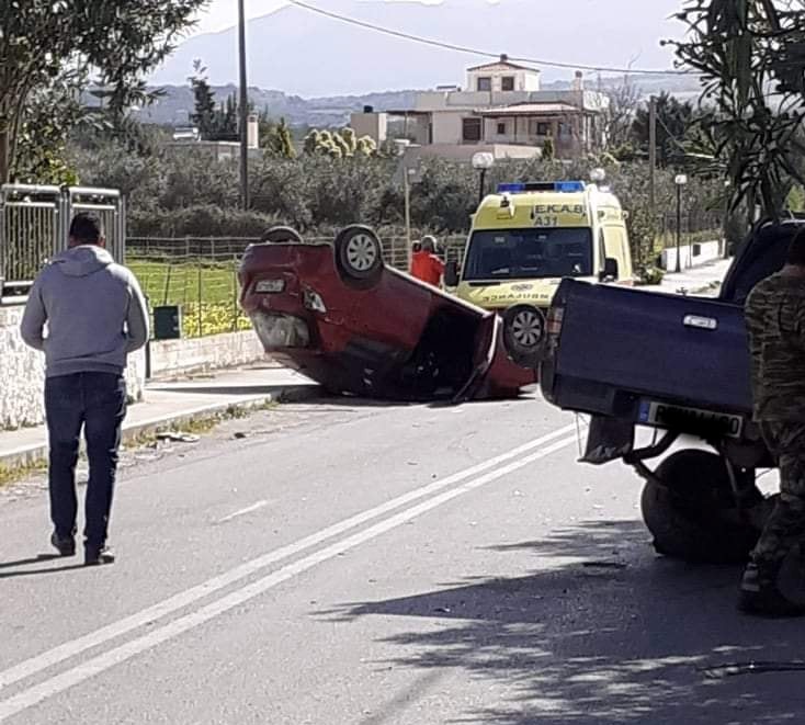 Κρήτη: Σφοδρή σύγκρουση οχημάτων έξω από σχολείο (εικόνες)