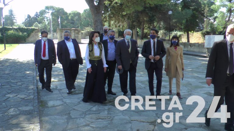 21χρονη Κρητικιά πίσω από την φορεσιά της Γ. Αγγελοπούλου – Δασκαλάκη