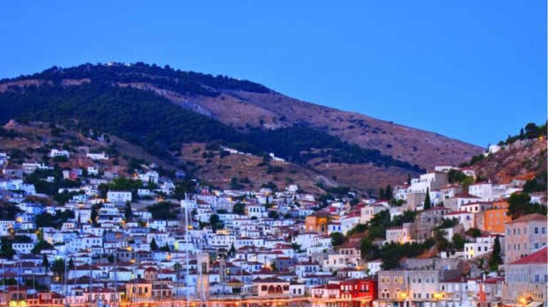 Ιταλικά ΜΜΕ: Τα νησιά μας να μιμηθούν την Ελλάδα και να εμβολιάσουν όλους του κατοίκους