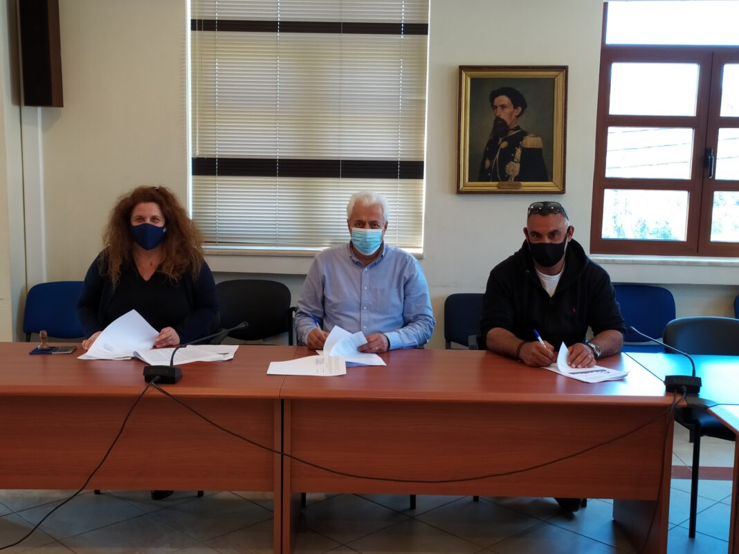 Κρήτη: Έπεσαν οι υπογραφές για έργα σε σχολικές μονάδες