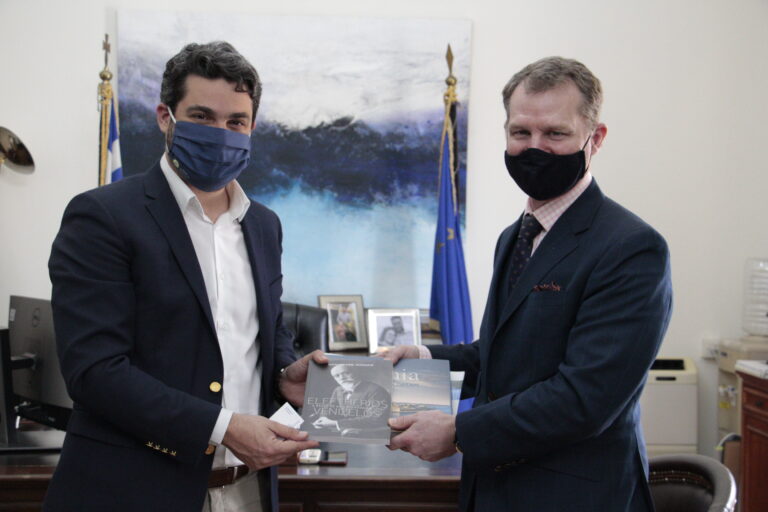 Στο Δημαρχείο Χανίων ο νέος Ακόλουθος Άμυνας της Βρετανικής Πρεσβείας