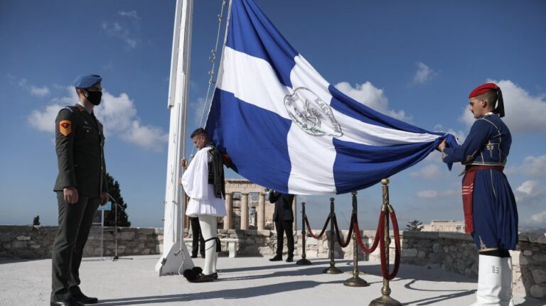 25η Μαρτίου: Στην επίσημη έπαρση της σημαίας στην Ακρόπολη η Κατερίνα Σακελλαροπούλου