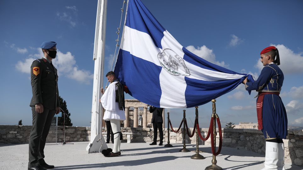 25η Μαρτίου: Στην επίσημη έπαρση της σημαίας στην Ακρόπολη η Κατερίνα Σακελλαροπούλου