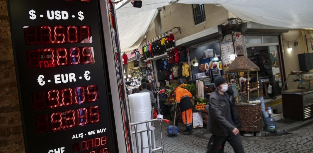 Τουρκία: 74% έχασε η τουρκική λίρα επί Ερντογάν – Χωρίς ψωμί περίπου 1.000.000 πολίτες