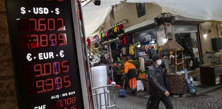 Τουρκία: 74% έχασε η τουρκική λίρα επί Ερντογάν – Χωρίς ψωμί περίπου 1.000.000 πολίτες