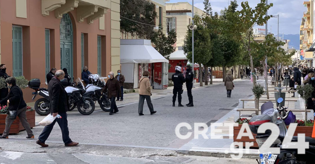 Ηράκλειο: Στο αυτόφωρο οι δύο συλληφθέντες για την επίθεση στο γραφείο του Λ. Αυγενάκη