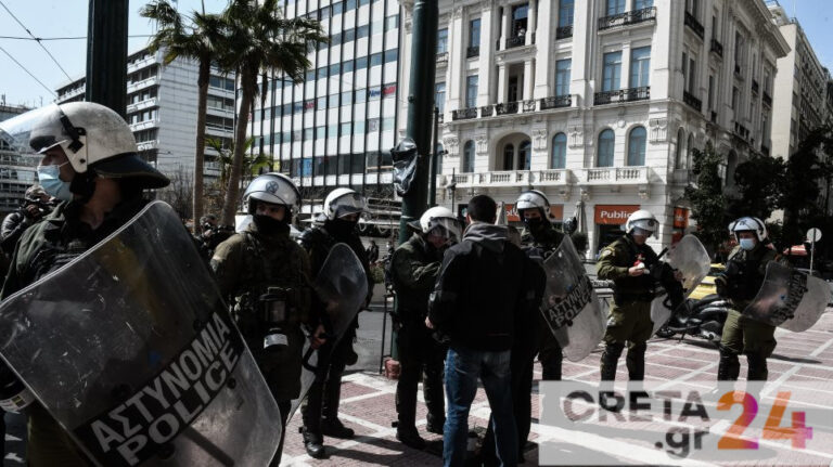 Δημήτρης Κουφοντίνας: Χειροπέδες στον γιο του, Έκτορα στο Σύνταγμα