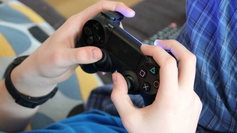 Μελέτη: Πόσο επηρεάζει τη ψυχική υγεία μικρών παιδιών η συχνή χρήση ηλεκτρονικών συσκευών