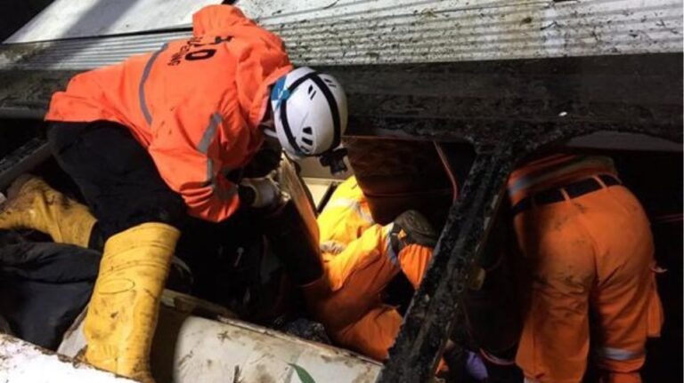 Ινδονησία: Λεωφορείο που μετέφερε μαθητές έπεσε σε χαράδρα – 27 νεκροί