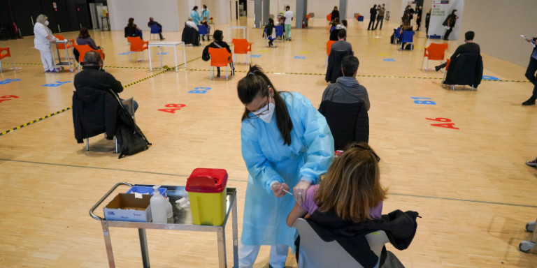 Υπουργείο Υγείας: Αρχές καλοκαιριού θα έχουν εμβολιαστεί τα δύο τρίτα των Ιταλών