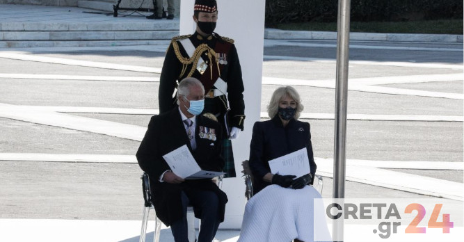 Σκεπάστηκε με την κουβέρτα για να παρακολουθήσει την παρέλαση η Καμίλα