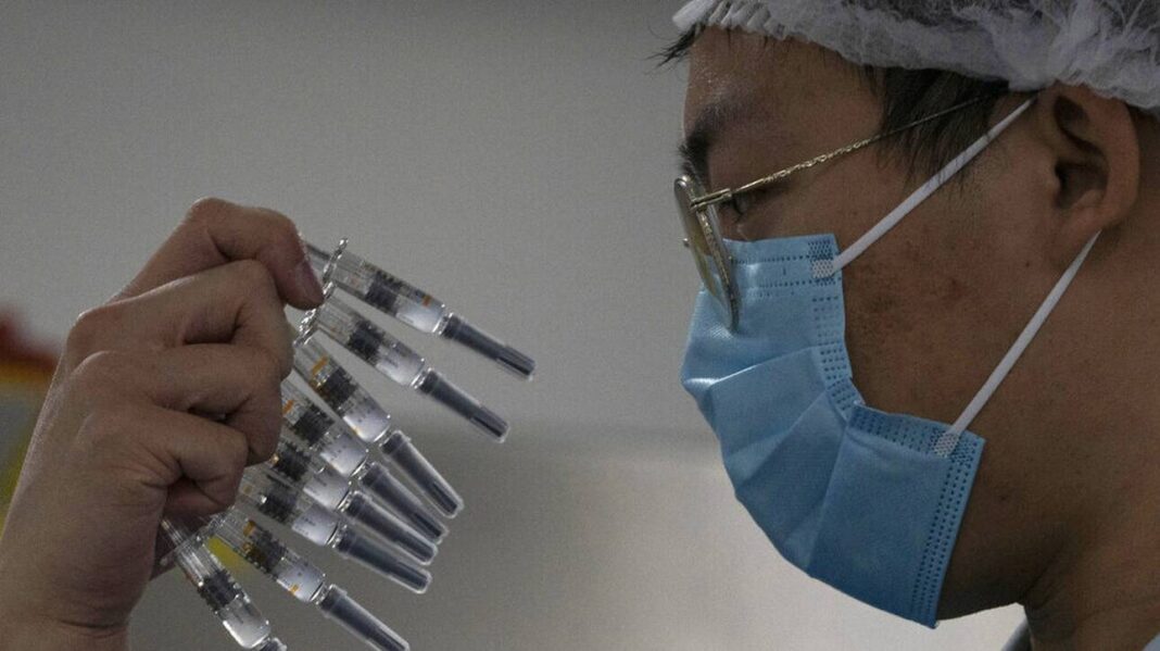Σε μίξη εμβολίων κατά του Covid προσανατολίζεται η Κίνα