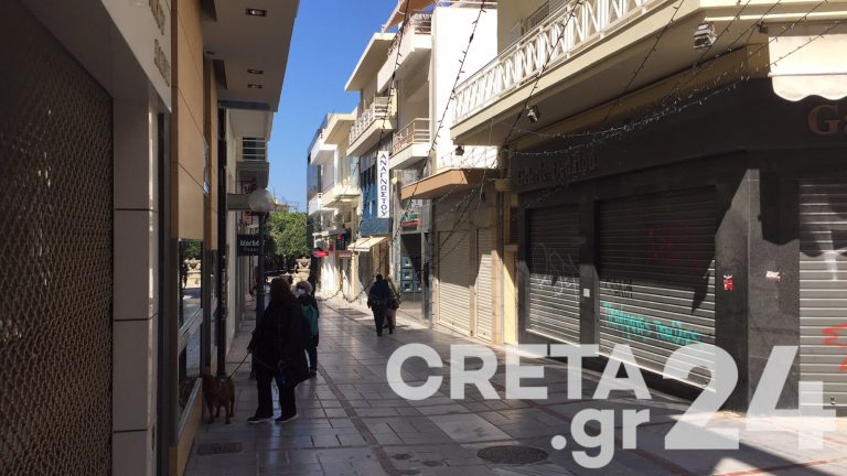 Ηράκλειο: Έπεσε ο … ξεχασμένος Χριστουγεννιάτικος στολισμός (εικόνες)