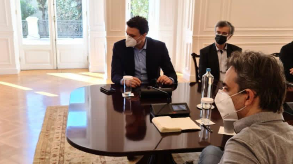 Κορωνοϊός: Σύσκεψη Μητσοτάκη -Τσιόδρα στο Μαξίμου