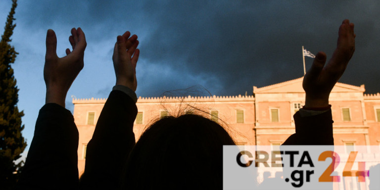 Καρναβάλι και συγκεντρώσεις «βάζουν φωτιά» – Πολιτικό μορατόριουμ για τις διαδηλώσεις ζητούν οι ειδικοί