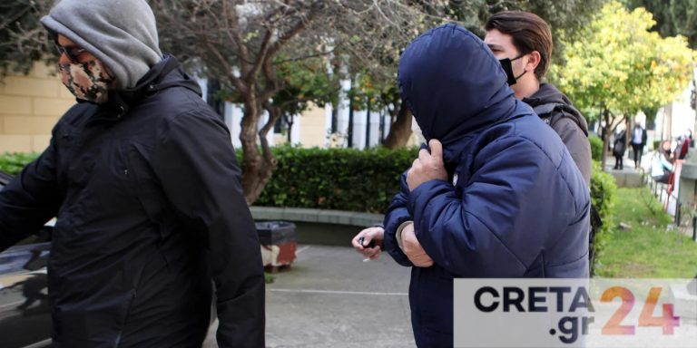 Έρευνα στο κινητό τηλέφωνο και τα μέσα κοινωνικής δικτύωσης του 58χρονου για τις κλοπές στις θυρίδες