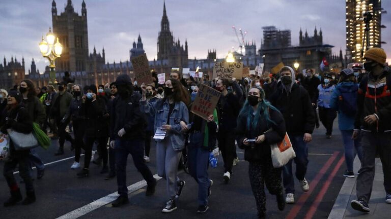 Δολοφονία Σάρα Έβεραρντ: Πόσο ασφαλείς νιώθουν οι γυναίκες στην πόλη;