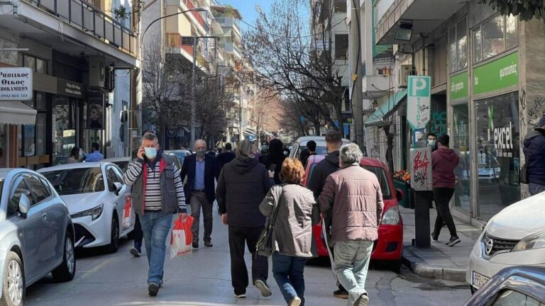 Σεισμός Ελασσόνα: Απεγκλωβίστηκε ζωντανός ο άνδρας από το σπίτι που κατέρρευσε