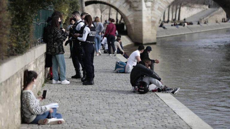 Γαλλία: Στις 7 ημέρες η περίοδος καραντίνας για τους εμβολιασμένους με κορωνοϊό