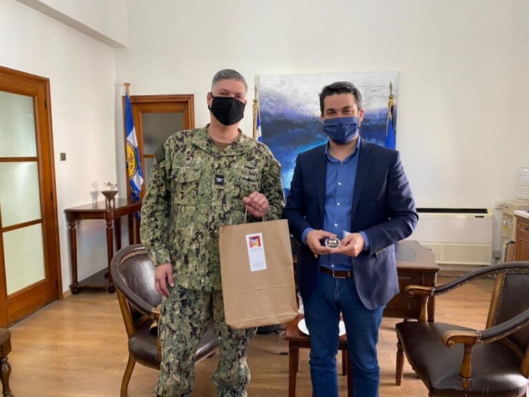 Στον Δήμαρχο Χανίων ο Διοικητής της Αμερικανικής Ναυτικής Ευκολίας Σούδας