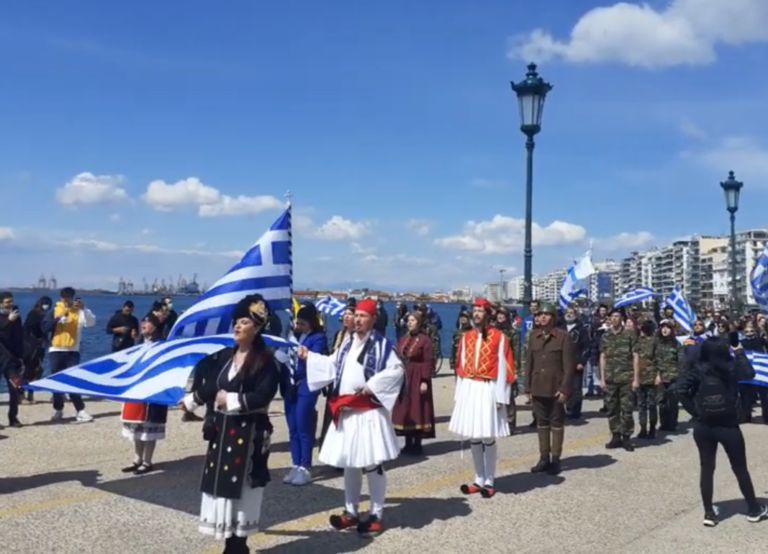 Αψήφησαν τα μέτρα και έκαναν παρέλαση για την 25η Μαρτίου (βίντεο)