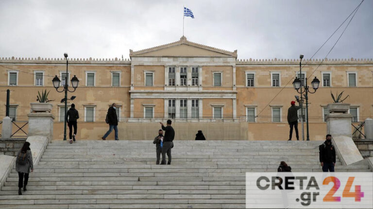 Εξετάζεται η τοποθέτηση φωτεινού σηματοδότη έξω από τη Βουλή μετά το τραγικό τροχαίο